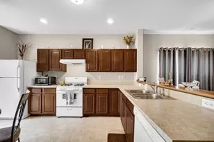 7501 E 111th Ln, Crown Point, IN 46307 - Photo 9