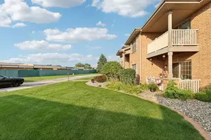 9735 Wildwood Ct, Highland, IN 46322 - Photo 19