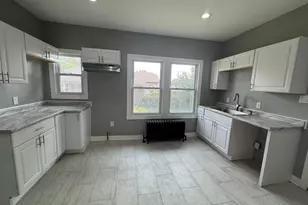 1052 Tyler St, Gary, IN 46402 - Photo 5