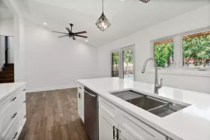 8147 Oakwood Ave, Munster, IN 46321 - Photo 7