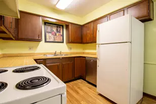 1640 Camellia Dr, Munster, IN 46321 - Photo 3