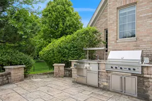 1913 Briarwood Cir, Munster, IN 46321 - Photo 5