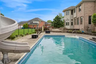 1913 Briarwood Cir, Munster, IN 46321 - Photo 9