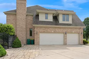 1913 Briarwood Cir, Munster, IN 46321 - Photo 3