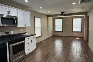 652 S State St, Hobart, IN 46342 - Photo 7