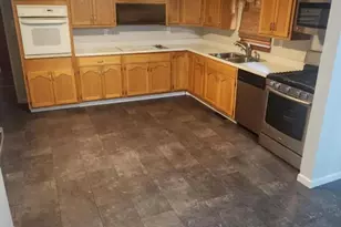 8 Deep River Dr, Hobart, IN 46342 - Photo 5