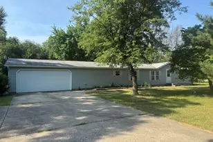 11565 Sherwood Dr, Demotte, IN 46310 - Photo 3