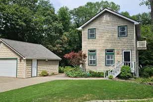 1071 N Warren St, Gary, IN 46403 - Photo 3