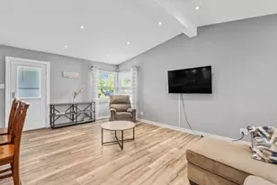 220 S Delaware St, Hobart, IN 46342 - Photo 11