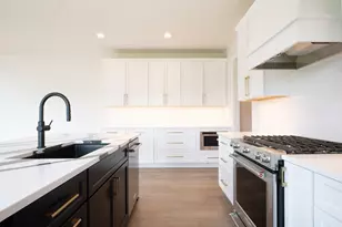 1759 Trailbrook Dr, Valparaiso, IN 46383 - Photo 11