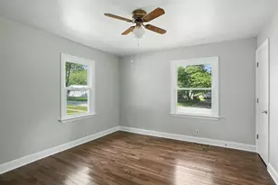 922 Garfield St, Hobart, IN 46342 - Photo 13