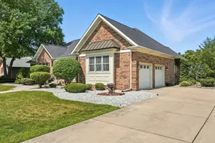 1121 Boxwood Dr, Munster, IN 46321 - Photo 3