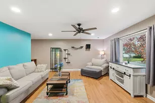 2949 W 76th Ln, Merrillville, IN 46410 - Photo 9