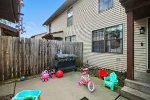 2110 Yorktowne Dr, Valparaiso, IN 46383 - Photo 3