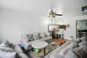 2110 Yorktowne Dr, Valparaiso, IN 46383 - Photo 7