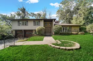 924 Quinn Pl, Dyer, IN 46311 - Photo 1