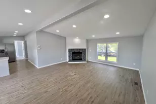 709 W Wilson St, Hebron, IN 46341 - Photo 5