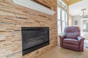 2255 Naples Dr, Valparaiso, IN 46385 - Photo 9