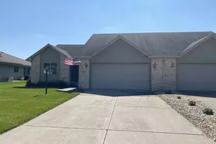 523 Hidden Oak Dr, Hobart, IN 46342 - Photo 3