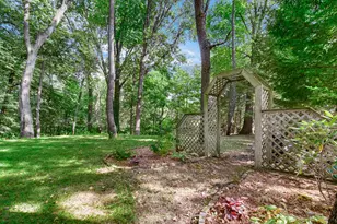 2102 Emmett Ct, Valparaiso, IN 46385 - Photo 35