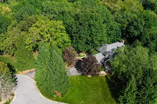 2102 Emmett Ct, Valparaiso, IN 46385 - Photo 3