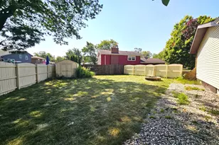 9123 Crestwood Ct, Munster, IN 46321 - Photo 3