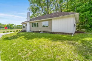 7014 N Bungalow Dr, New Carlisle, IN 46552 - Photo 9