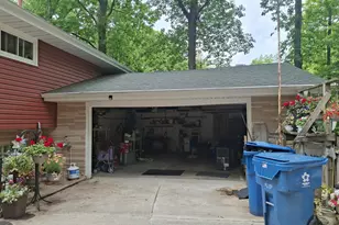 1954 Lawndale Dr, Valparaiso, IN 46383 - Photo 3