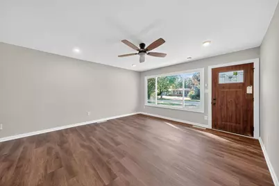 2816 W 38th Place, Hobart, IN 46342 - Photo 9