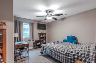 4010 Crown Dr, Valparaiso, IN 46383 - Photo 37