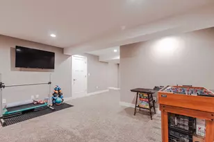 4010 Crown Dr, Valparaiso, IN 46383 - Photo 33