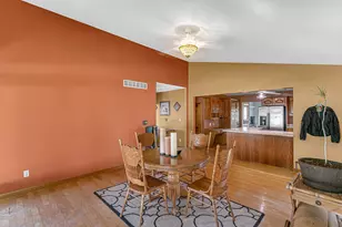 5605 N Campbell St, Valparaiso, IN 46385 - Photo 9