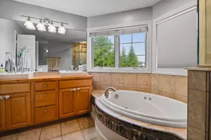 281 Larwick Cir, Valparaiso, IN 46385 - Photo 21