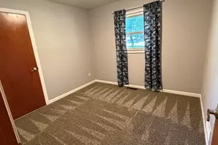 9542 Roosevelt Pl, Crown Point, IN 46307 - Photo 7