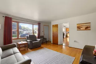 373 W Millport Dr, Valparaiso, IN 46385 - Photo 3