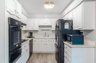 1642 E 31st Pl, Hobart, IN 46342 - Photo 5