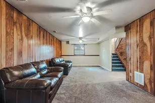 1642 E 31st Pl, Hobart, IN 46342 - Photo 13