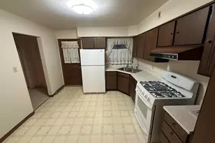 240 Rush Ct, Hobart, IN 46342 - Photo 5