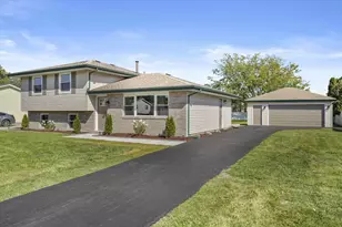 1341 Capri Ln, Dyer, IN 46311 - Photo 1