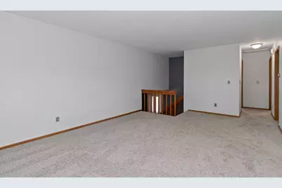 1702 W 100th Avenue, Crown Point, IN 46307 - Photo 5