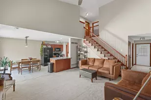 9842 Kreitzburg St, Dyer, IN 46311 - Photo 5