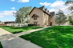 8825 Janeway Ct, Munster, IN 46321 - Photo 3