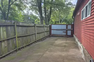 2327 Burr St, Gary, IN 46406 - Photo 25