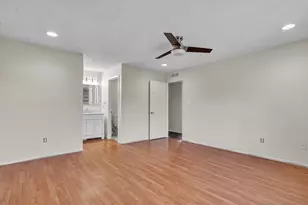 2521 E Lakeshore Dr, Crown Point, IN 46307 - Photo 15