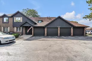 2521 E Lakeshore Dr, Crown Point, IN 46307 - Photo 3