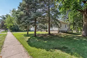 8306 Walnut Dr, Munster, IN 46321 - Photo 3