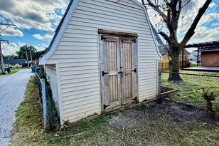 539 N Raymond St, Griffith, IN 46319 - Photo 19