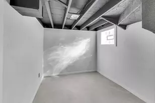 627 W 39th Ave, Gary, IN 46408 - Photo 27