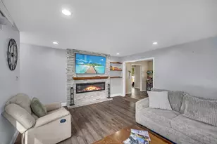 326 Crestwood Dr, Michigan City, IN 46360 - Photo 7