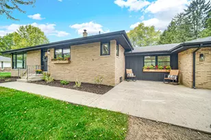 9446 Hilltop Dr, Saint John, IN 46373 - Photo 3